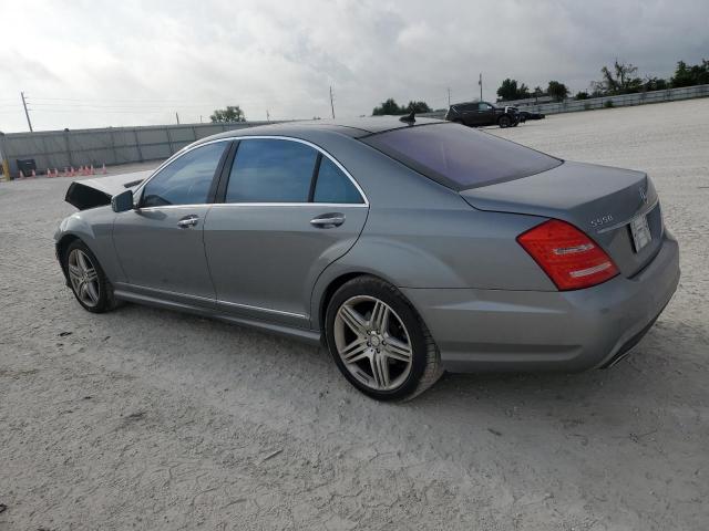 WDDNG7DB8DA526663 - 2013 MERCEDES-BENZ S 550 GRAY photo 2