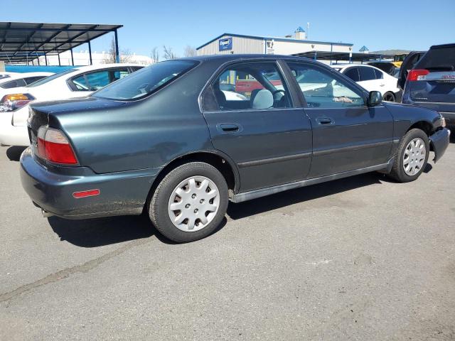 1HGCE664XVA011683 - 1997 HONDA ACCORD LX GREEN photo 3