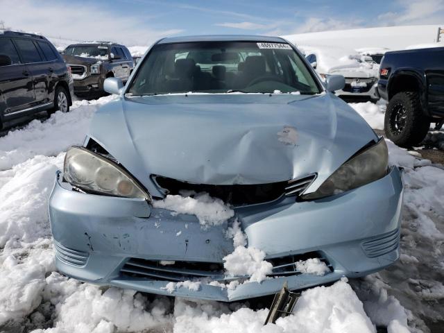 4T1BE32K95U976008 - 2005 TOYOTA CAMRY LE BLUE photo 5