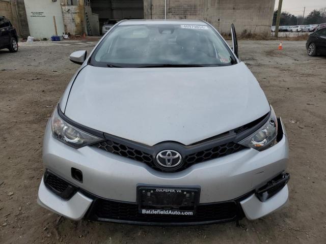 JTNKARJE0JJ564811 - 2018 TOYOTA COROLLA IM SILVER photo 5