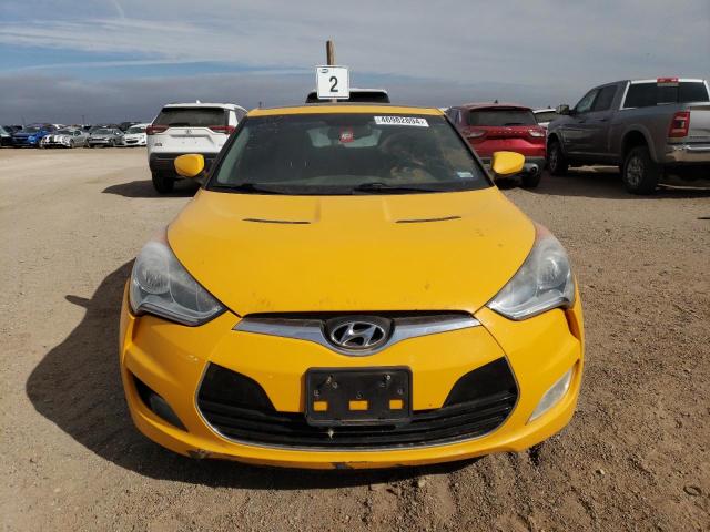 KMHTC6AD5DU171393 - 2013 HYUNDAI VELOSTER YELLOW photo 5