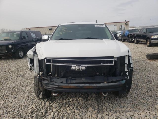 1GNSKCE0XBR252227 - 2011 CHEVROLET TAHOE K1500 LTZ WHITE photo 5