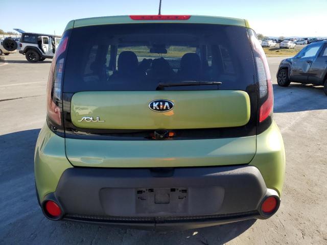 KNDJN2A2XG7829578 - 2016 KIA SOUL GREEN photo 6