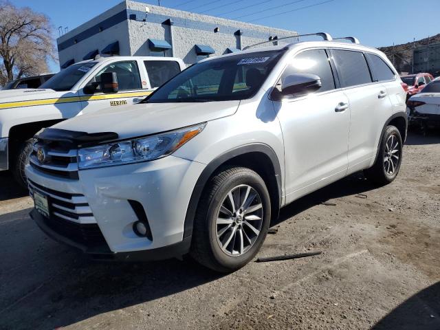 5TDJZRFH1HS366957 - 2017 TOYOTA HIGHLANDER SE WHITE photo 1