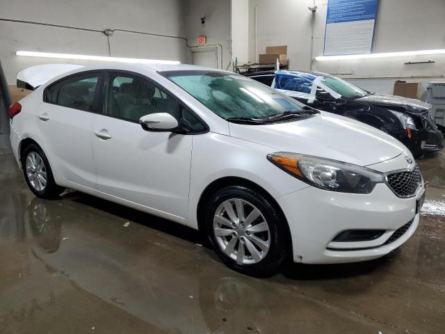 KNAFX4A63E5102836 - 2014 KIA FORTE LX WHITE photo 4