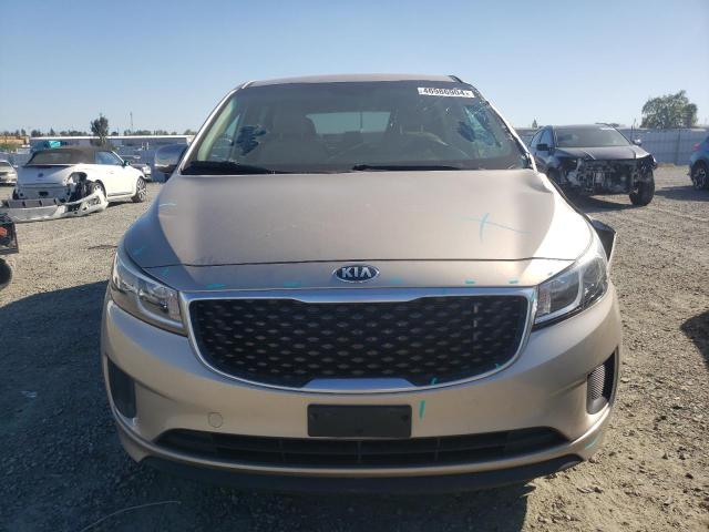 KNDMB5C16H6233242 - 2017 KIA SEDONA LX GOLD photo 5