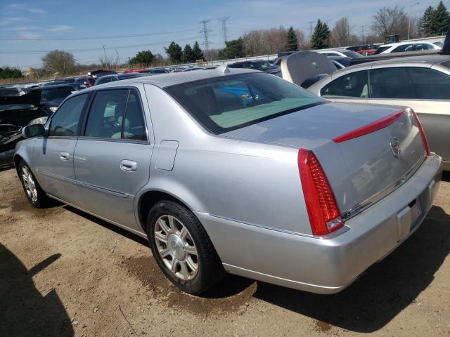 1G6KA5E62BU124754 - 2011 CADILLAC DTS SILVER photo 2