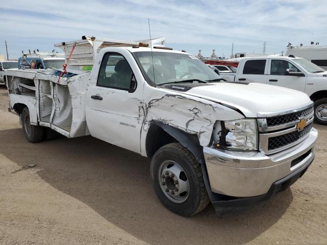 1GB3CZCGXDF160749 - 2013 CHEVROLET SILVERADO C3500 WHITE photo 4