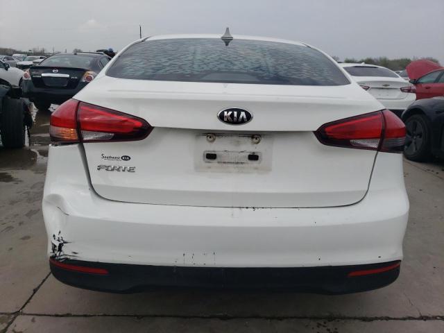 3KPFK4A7XJE229138 - 2018 KIA FORTE LX WHITE photo 6