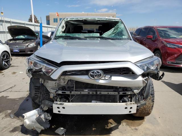 JTEBU5JR9J5508362 - 2018 TOYOTA 4RUNNER SR5/SR5 PREMIUM 银色 照片 5