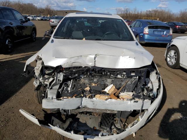 2G4GU5GX4H9133215 - 2017 BUICK REGAL GS WHITE photo 5