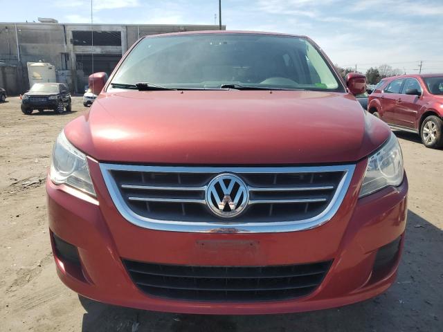 2V8HW54X59R560688 - 2009 VOLKSWAGEN ROUTAN SEL RED photo 5