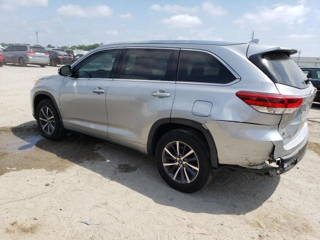 5TDKZRFH6HS511429 - 2017 TOYOTA HIGHLANDER SE SILVER photo 2