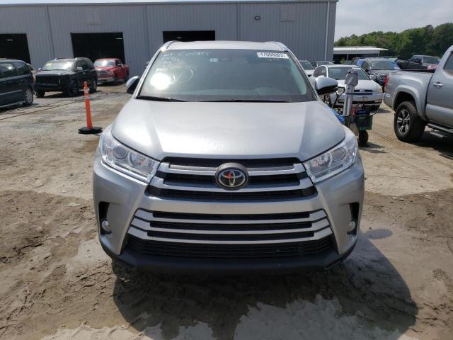 5TDKZRFH6HS511429 - 2017 TOYOTA HIGHLANDER SE SILVER photo 5