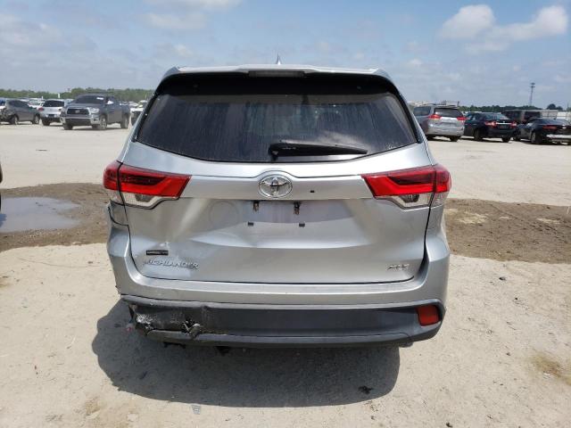 5TDKZRFH6HS511429 - 2017 TOYOTA HIGHLANDER SE SILVER photo 6