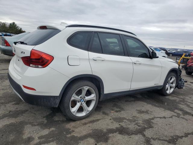 WBAVM5C51DVV90245 - 2013 BMW X1 XDRIVE35I WHITE photo 3