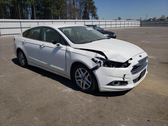 1FA6P0HD3F5126416 - 2015 FORD FUSION SE WHITE photo 4