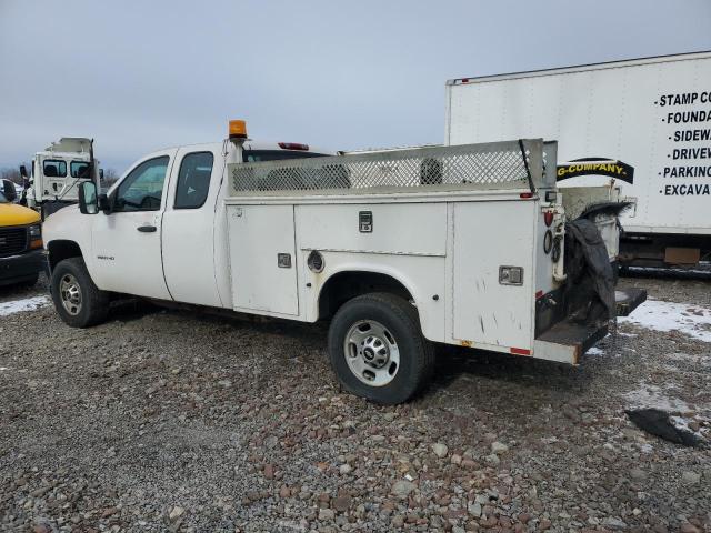 1GB2CVCG4DZ381573 - 2013 CHEVROLET SILVERADO C2500 HEAVY DUTY WHITE photo 2