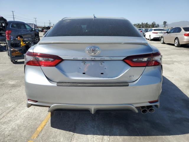 4T1G11AK3RU891338 - 2024 TOYOTA CAMRY SE NIGHT SHADE SILVER photo 6
