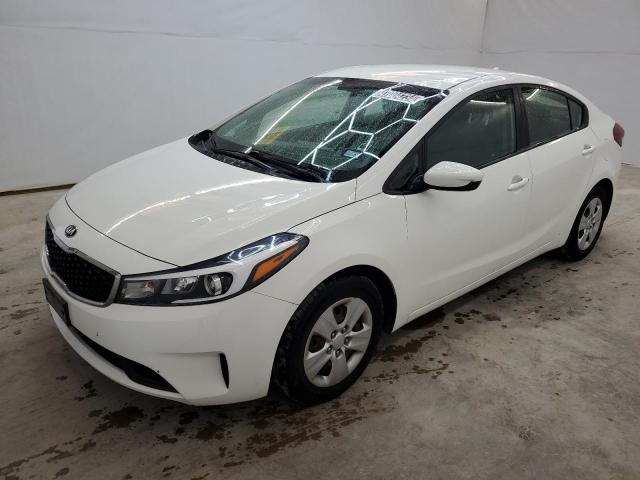 3KPFK4A73JE211869 - 2018 KIA FORTE LX WHITE photo 1