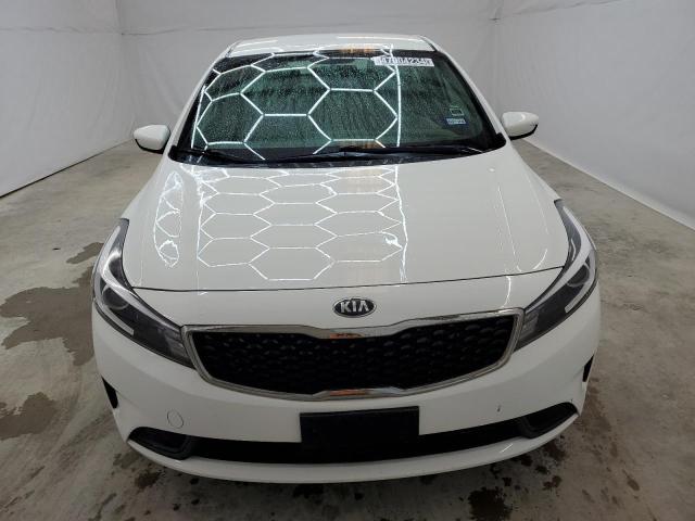 3KPFK4A73JE211869 - 2018 KIA FORTE LX WHITE photo 5