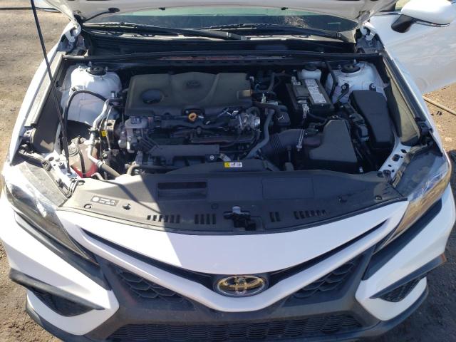 4T1G11AK9PU744535 - 2023 TOYOTA CAMRY SE NIGHT SHADE WHITE photo 11
