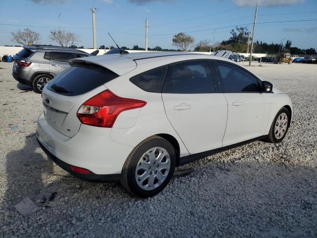 1FAHP3K25CL114924 - 2012 FORD FOCUS SE WHITE photo 3