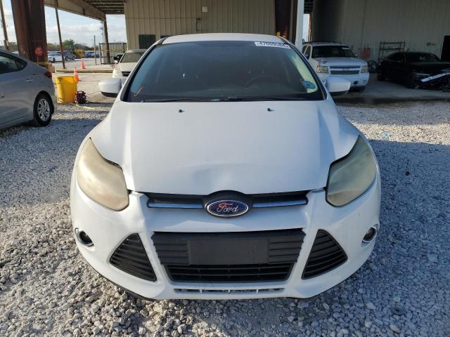 1FAHP3K25CL114924 - 2012 FORD FOCUS SE WHITE photo 5