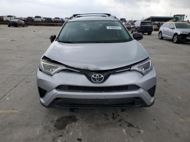 2T3BFREV1GW528653 - 2016 TOYOTA RAV4 LE SILVER photo 5