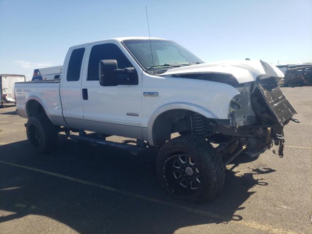 1FTSX21P96EC04688 - 2006 FORD F250 SUPER DUTY WHITE photo 4