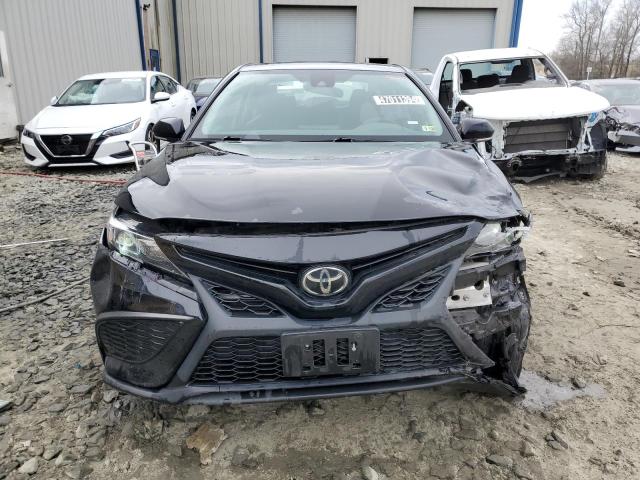 4T1G11AK6NU624317 - 2022 TOYOTA CAMRY SE BLACK photo 5