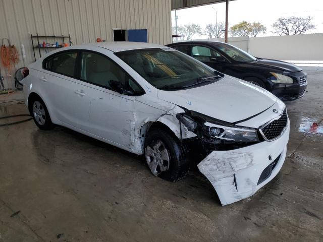 3KPFK4A7XHE086041 - 2017 KIA FORTE LX WHITE photo 4