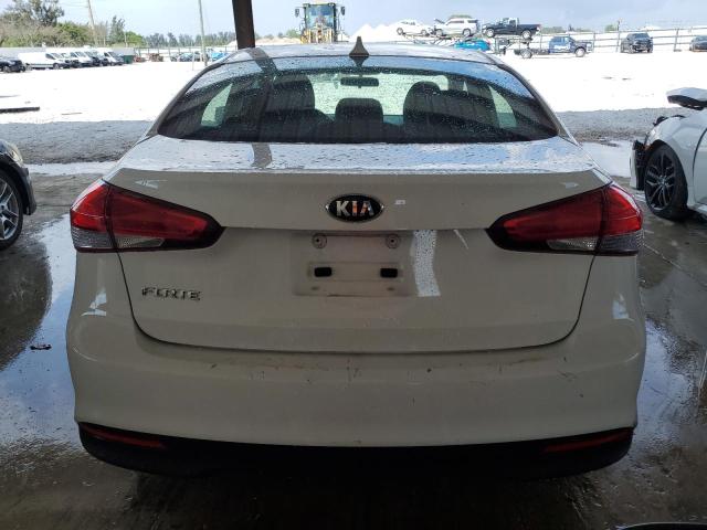 3KPFK4A7XHE086041 - 2017 KIA FORTE LX WHITE photo 6