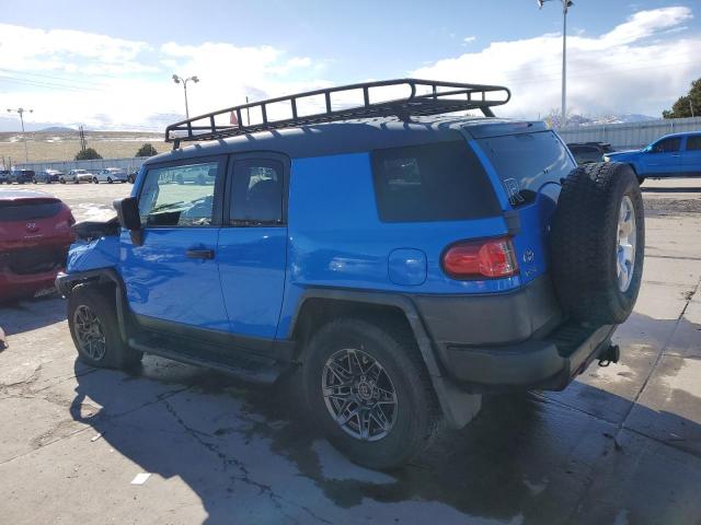 JTEBU11F570043552 - 2007 TOYOTA FJ CRUISER BLUE photo 2