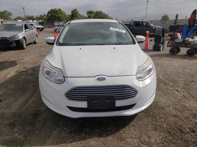 1FADP3R4XEL341311 - 2014 FORD FOCUS BEV WHITE photo 5