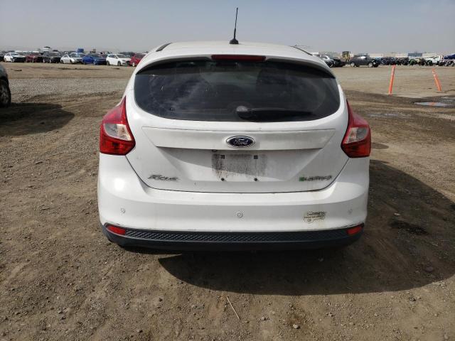 1FADP3R4XEL341311 - 2014 FORD FOCUS BEV WHITE photo 6