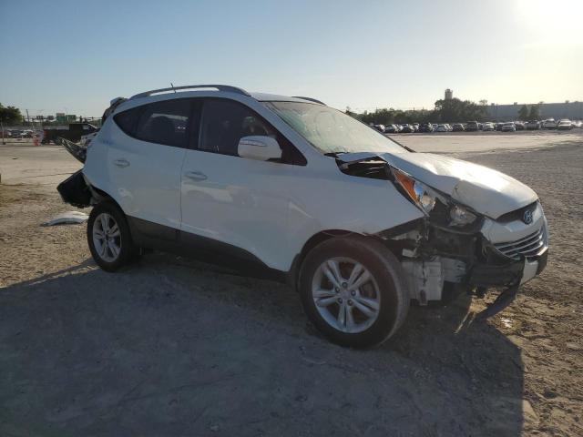 KM8JU3AC0DU592321 - 2013 HYUNDAI TUCSON GLS WHITE photo 4