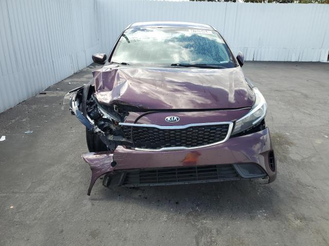 3KPFK4A76HE104230 - 2017 KIA FORTE LX BURGUNDY photo 5