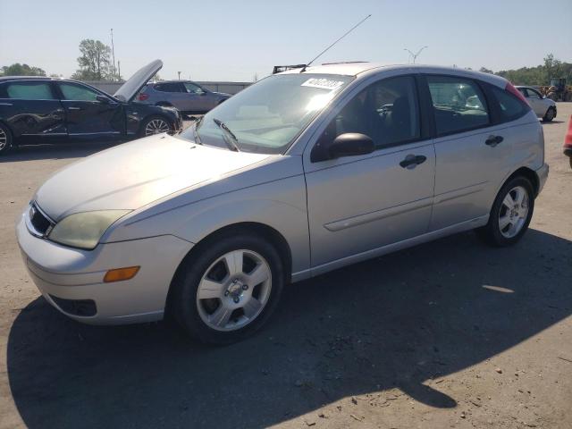 3FAFP37N35R138962 - 2005 FORD FOCUS ZX5 SILVER photo 1