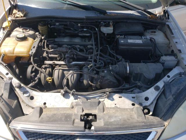 3FAFP37N35R138962 - 2005 FORD FOCUS ZX5 SILVER photo 11