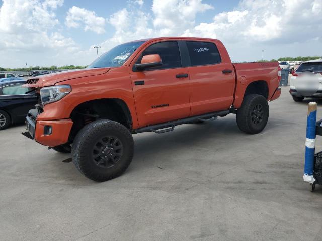 5TFDW5F13FX420638 - 2015 TOYOTA TUNDRA CREWMAX SR5 ORANGE photo 1