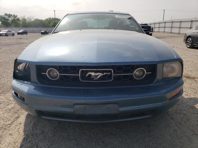1ZVHT80NX85146406 - 2008 FORD MUSTANG BLUE photo 5