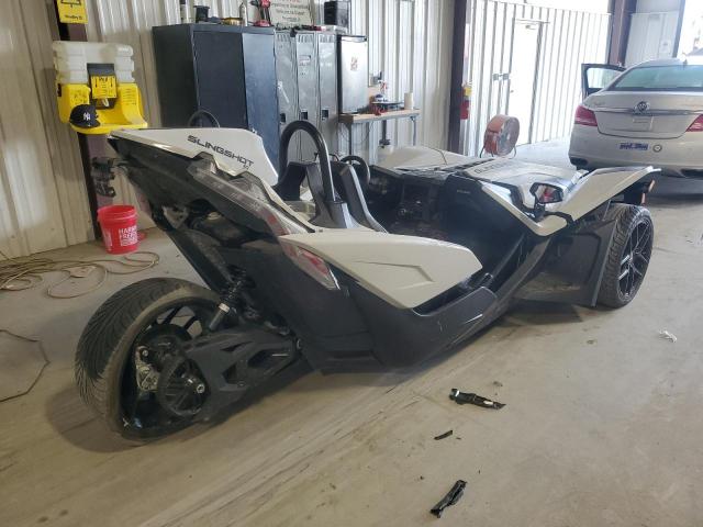 57XAASHD8N8147736 - 2022 POLARIS SLINGSHOT S TWO TONE photo 3