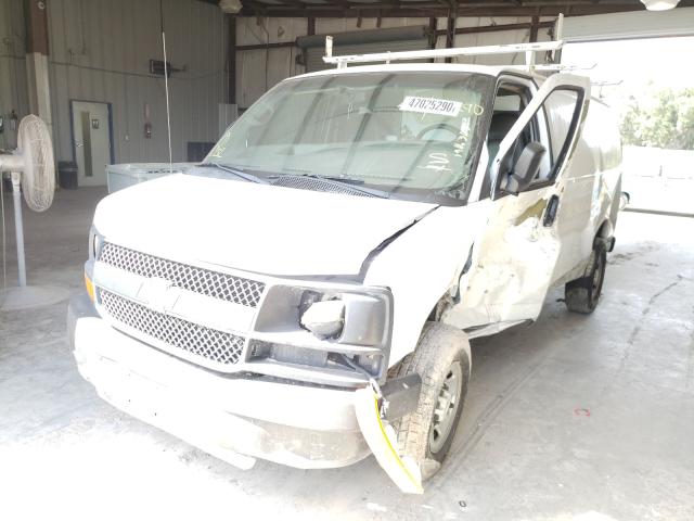 1GCGG25U551176190 - 2005 CHEVROLET EXPRESS G2 WHITE photo 2