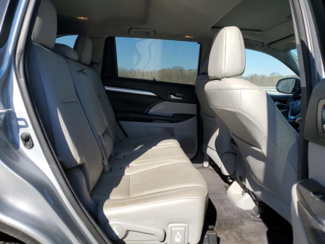 5TDKKRFH4GS501145 - 2016 TOYOTA HIGHLANDER XLE 银色 照片 11