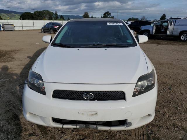 JTKDE3B70A0306530 - 2010 TOYOTA SCION TC WHITE photo 5