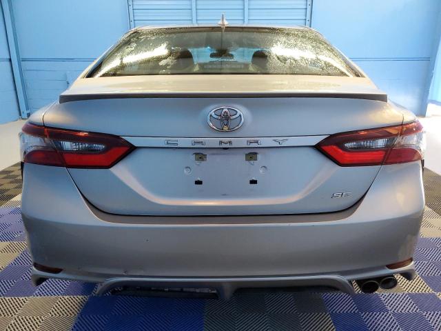 4T1G11AK6PU737123 - 2023 TOYOTA CAMRY SE NIGHT SHADE SILVER photo 6