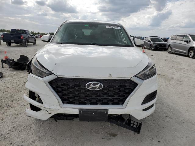 KM8J2CA40KU947175 - 2019 HYUNDAI TUCSON SE WHITE photo 5