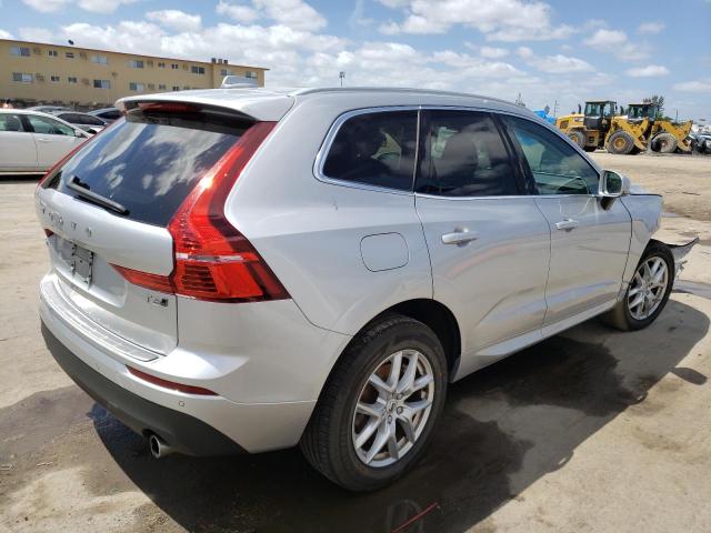 YV4A22RKXM1770184 - 2021 VOLVO XC60 T6 MOMENTUM SILVER photo 3