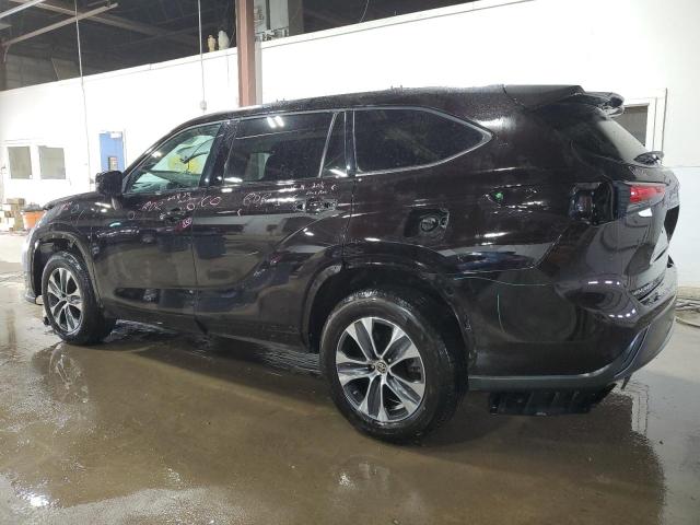 5TDGZRBH8LS019702 - 2020 TOYOTA HIGHLANDER XLE BROWN photo 2